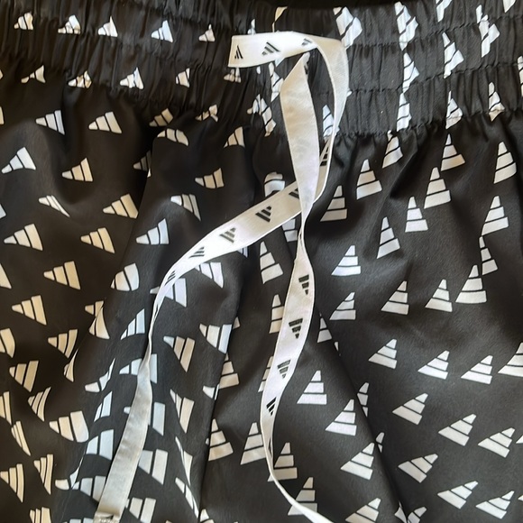 NWT!! Adidas women’s size x-small shorts - Picture 10 of 11